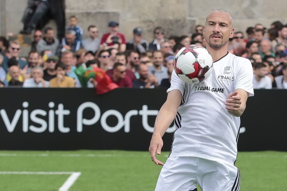 Antigos craques portugueses brilham em jogo das estrelas