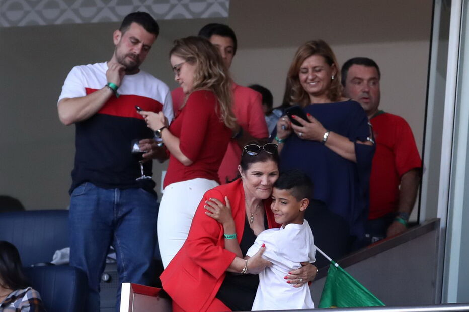 Família de Cristiano Ronaldo reunida nas bancadas do Dragão para torcer pela Seleção Nacional