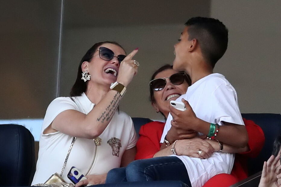 Família de Cristiano Ronaldo reunida nas bancadas do Dragão para torcer pela Seleção Nacional
