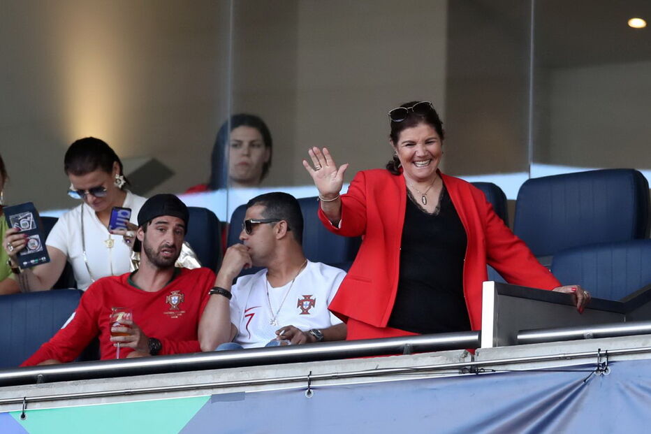 Família de Cristiano Ronaldo reunida nas bancadas do Dragão para torcer pela Seleção Nacional
