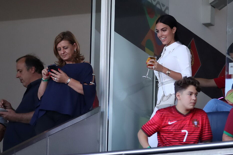 Georgina Rodríguez nas bancadas do Dragão para torcer pela Seleção Nacional