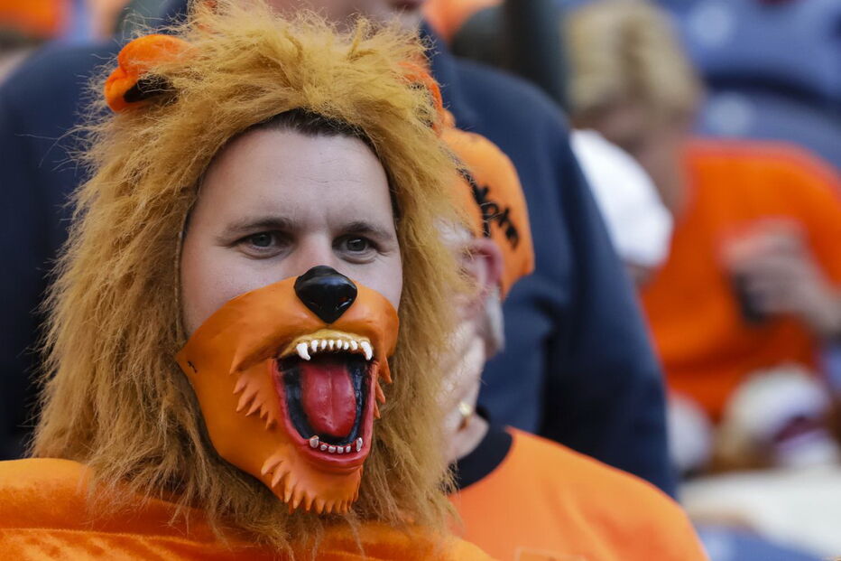 Adeptos holandeses nas bancadas do Estádio do Dragão