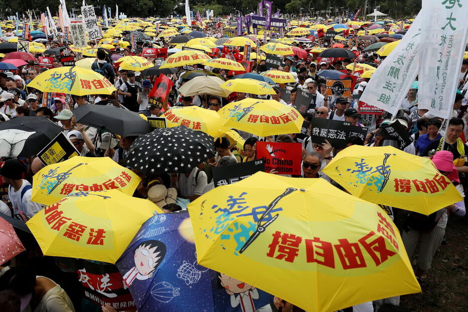Milhares de pessoas saíram às ruas para protestar contra alteração         