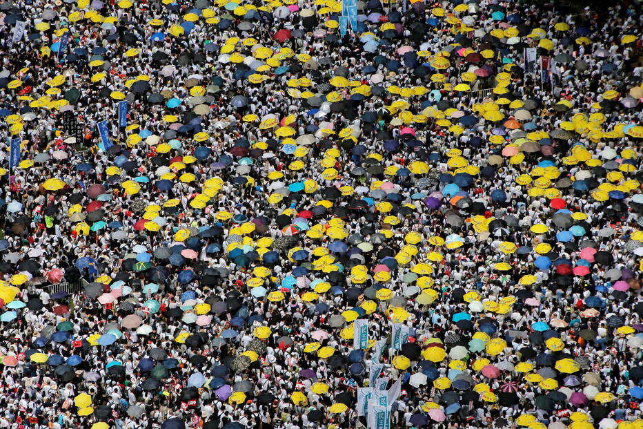 Milhares de pessoas saíram às ruas para protestar contra alteração         