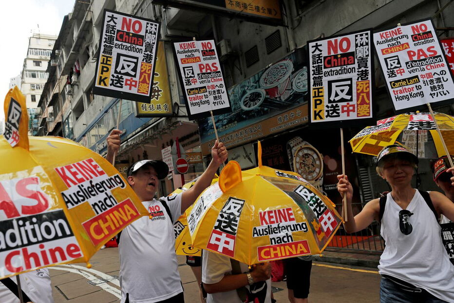 Milhares de pessoas saíram às ruas para protestar contra alteração         