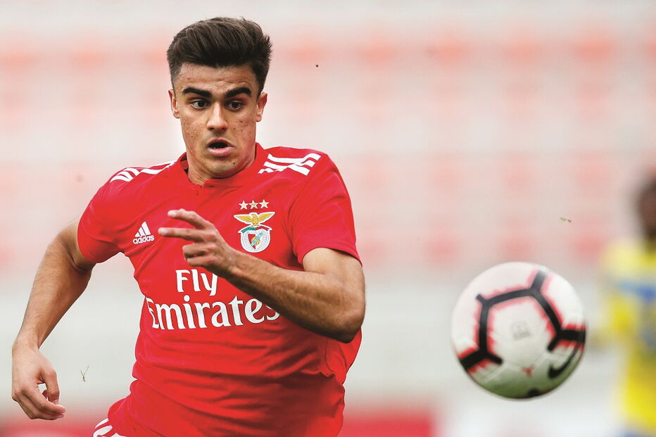 Jota  tem 20 anos e foi promovido à primeira equipa em   janeiro