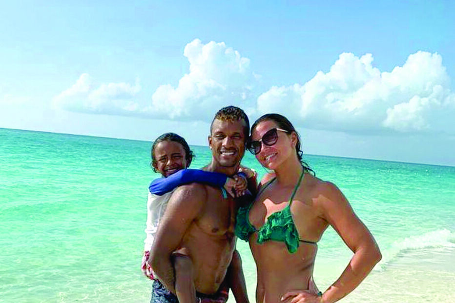 Nani de férias com a família no calor das ilhas Turcas e Caicos  