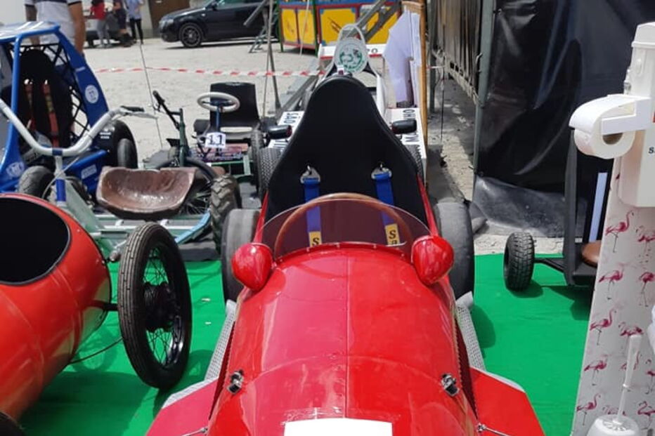 Carros de rolamentos na Corrida de Carros Artesanais em Paredes