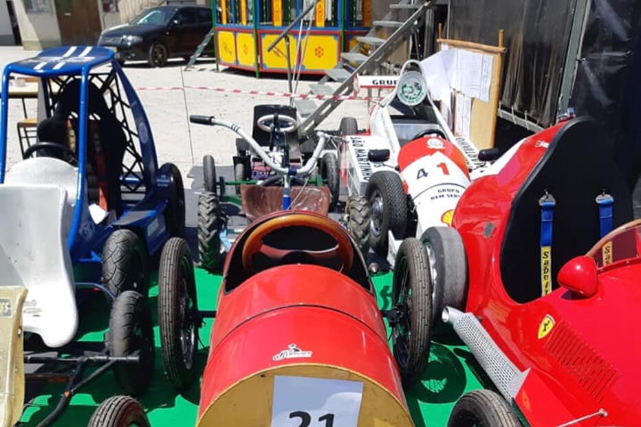 Carros de rolamentos na Corrida de Carros Artesanais em Paredes