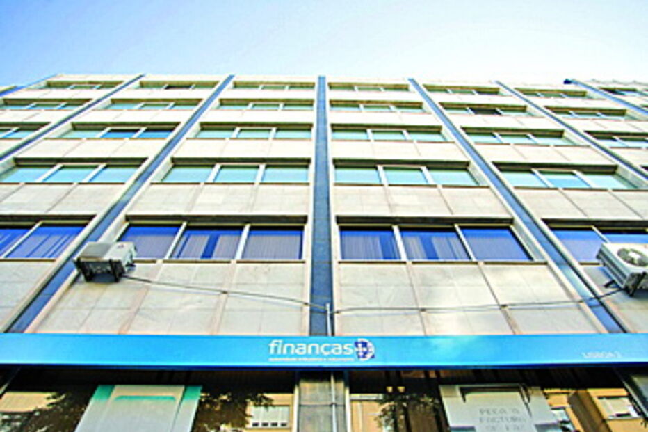 Empresas têm dívidas milionárias