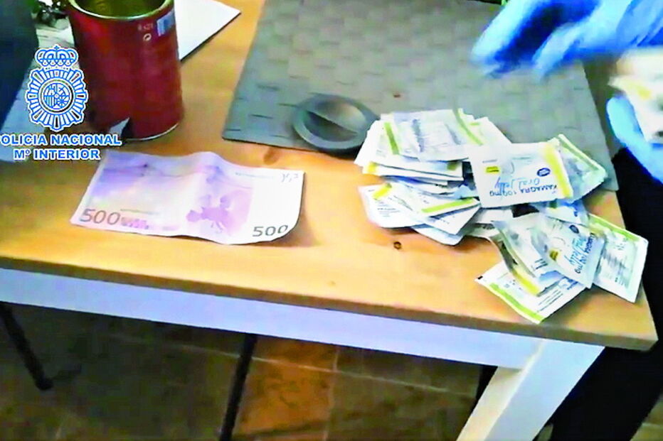 Autoridades fizeram quatro buscas e apreenderam mil euros   