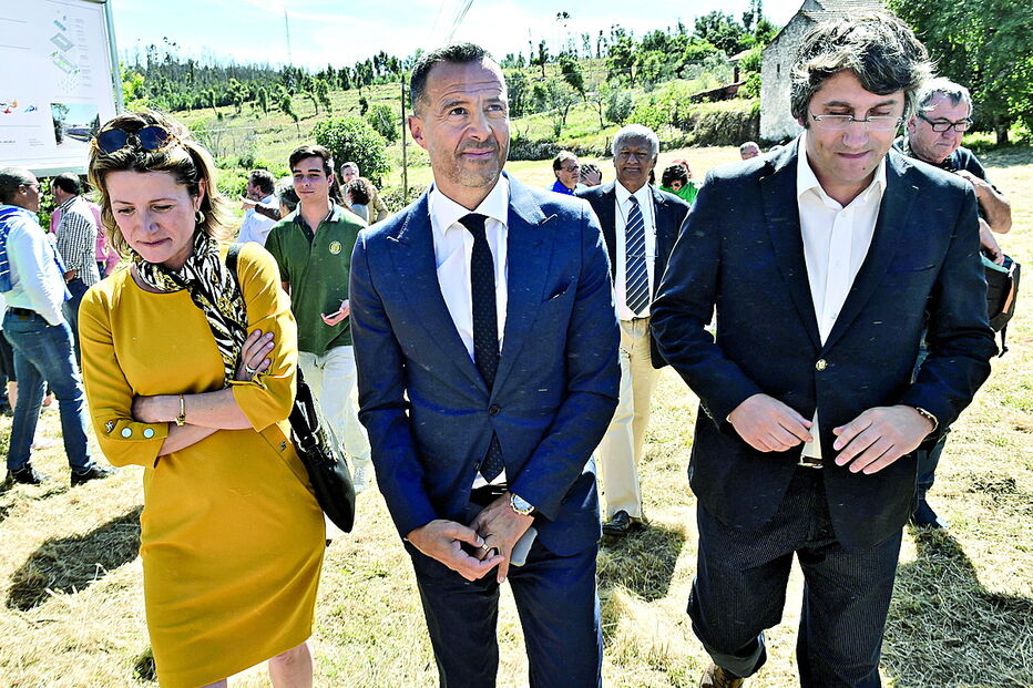 Jorge Mendes com Nádia Piazza e Luís Matias, autarca de Penela, no local onde vai ser construído o abrigo 