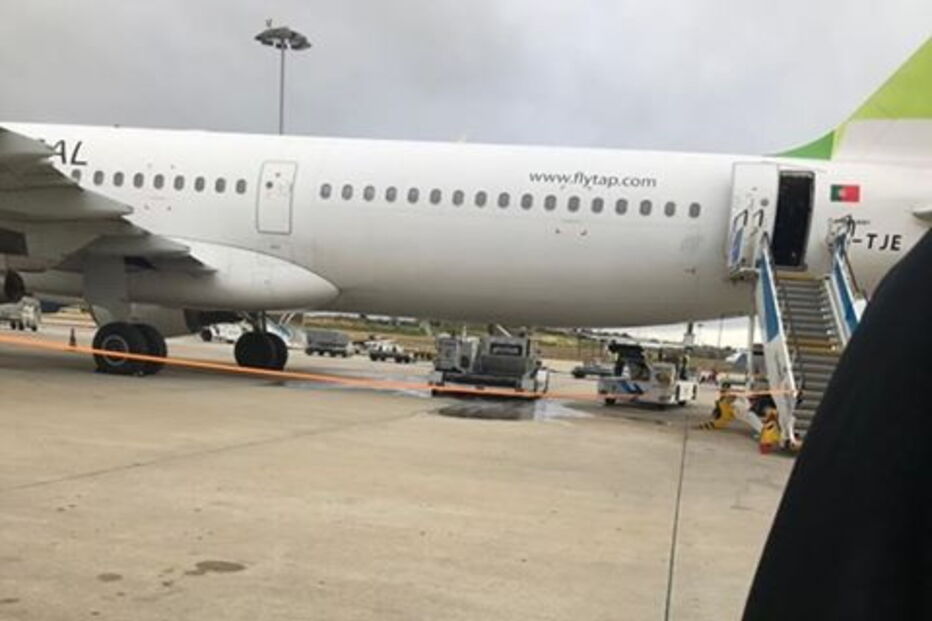 Passageiros retirados de avião TAP no Aeroporto de Lisboa após derrame de combustível
