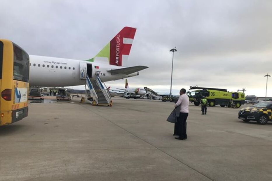 Passageiros retirados de avião TAP no Aeroporto de Lisboa após derrame de combustível