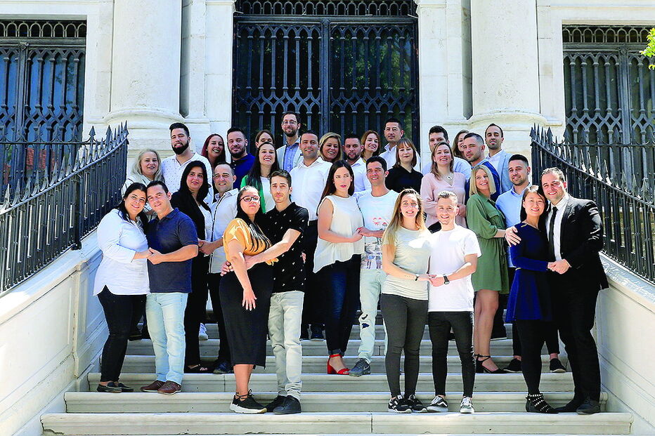 Casamentos de Santo António são um dos pontos altos das festas da cidade. Decorrem em dois momentos: de manhã, nos Paços do Concelho, com a cerimónia civil (cinco casais), e à tarde, com a religiosa, na Sé de Lisboa (11 casais)