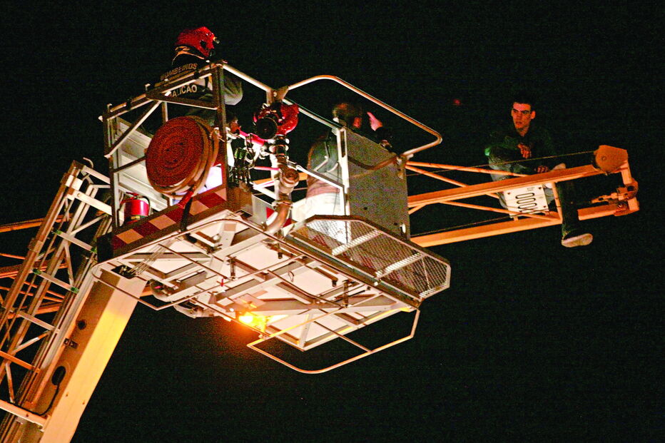 Predador protagonizou caso  insólito, em 2009, quando esteve 3 horas pendurado numa grua  a 25 metros de altura 