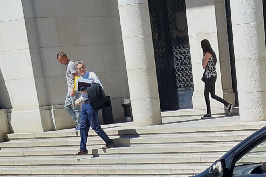 Casal condenado por sequestro e maus-tratos a dois filhos menores