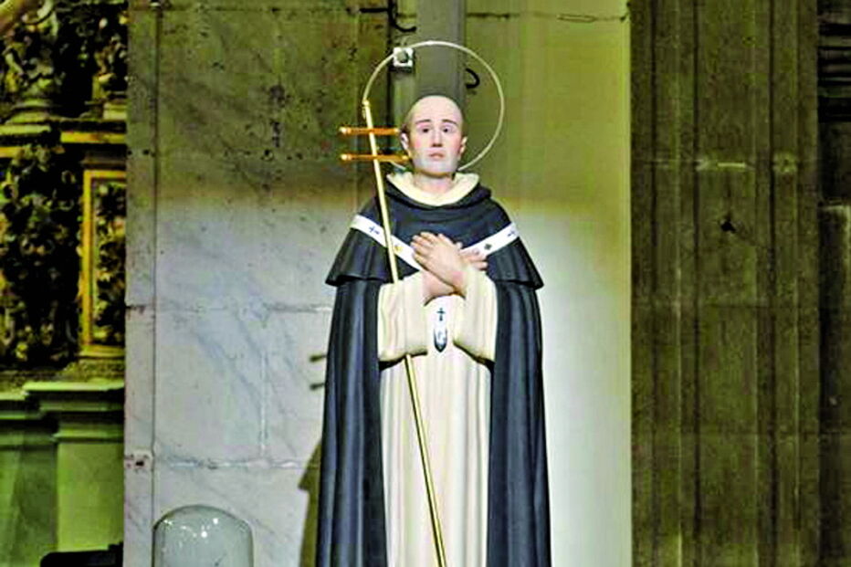 Relicário (à esquerda) estava colocado junto à imagem de Frei Bartolomeu   