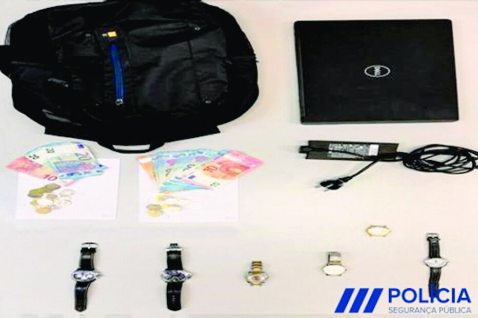 Material que foi apreendido pela PSP, incluindo os valiosos relógios