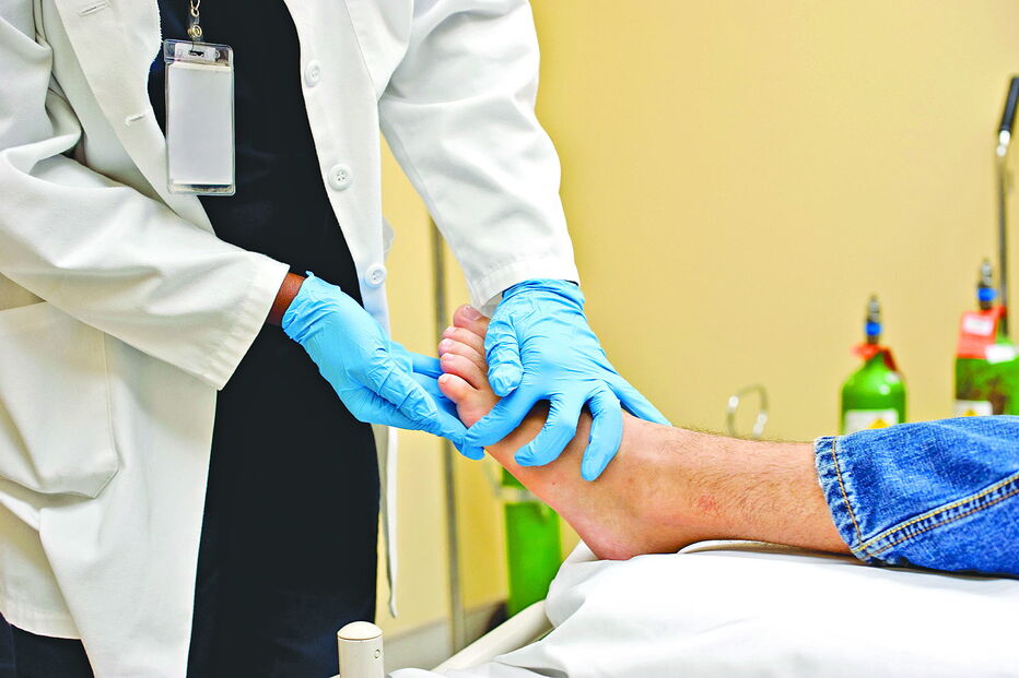 Amputação por pé diabético representou 1037 casos em 2016. O processo infeccioso é lento e pode ser incurável 