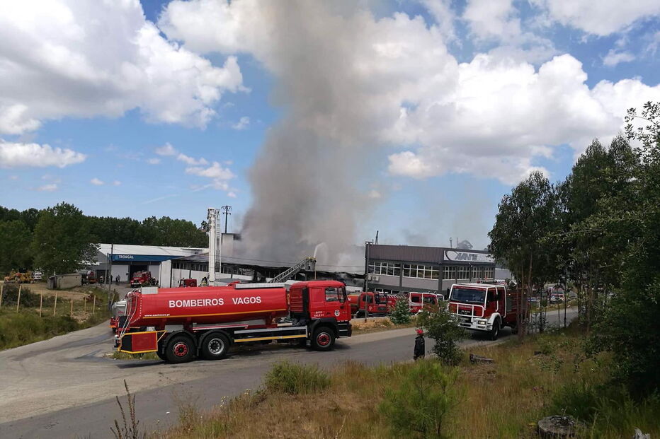 Incêndio consome fábrica de bicicletas em Oiã