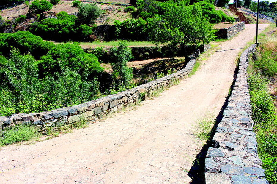 Corpo estava junto à ponte do Jorge 