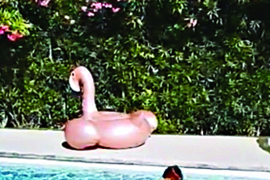 Futebolista mostra-se radiante por desfrutar de momentos de descanso com as crianças