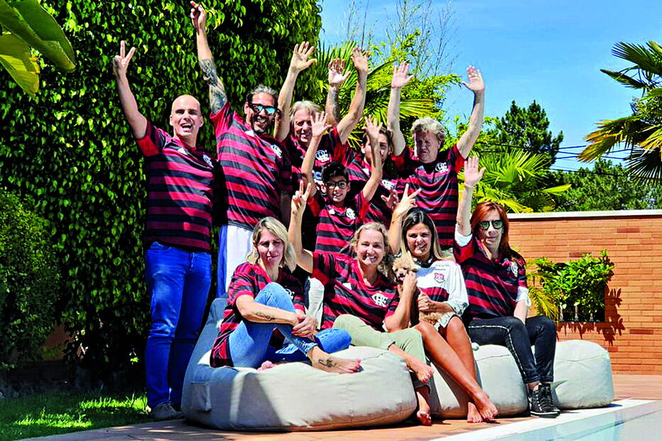 Jorge Jesus, com a mulher, os três filhos e outros familiares