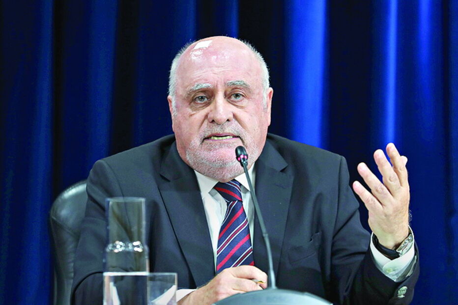 Capoulas Santos gere Agricultura 