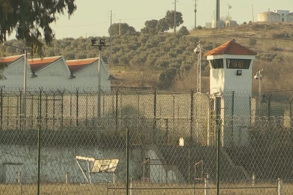 Reclusos acedem a sistema informático de cadeia e sacam 3500 euros em Bragança