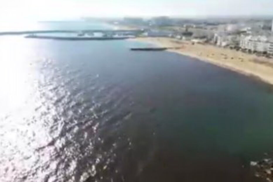 Maré vermelha na Quarteira