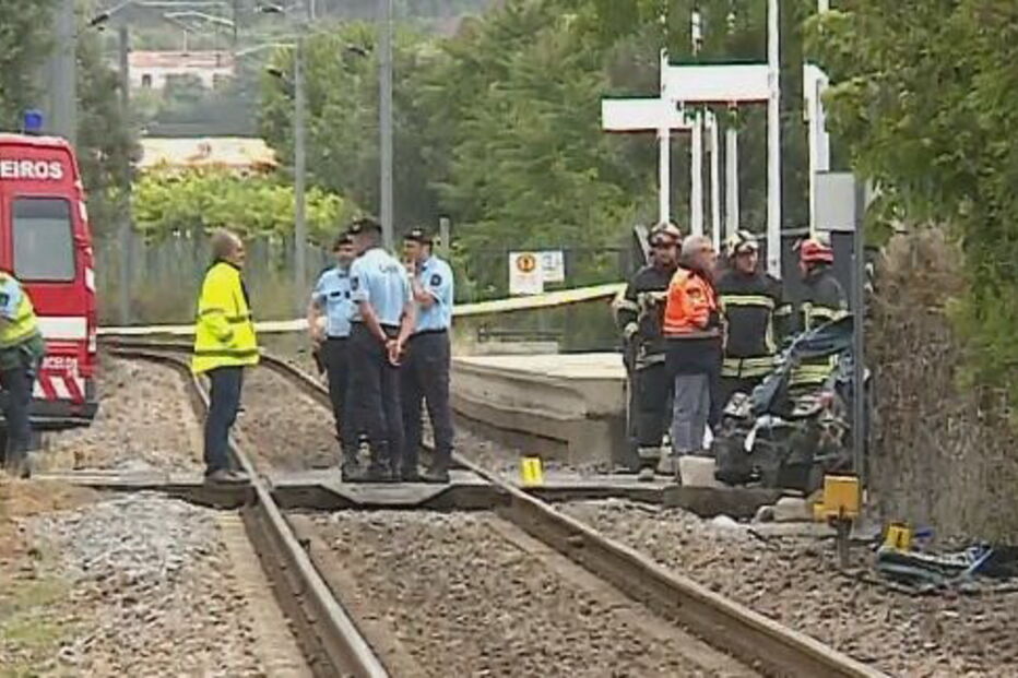 Avós e neta de 10 anos morrem em colisão de carro com comboio em Barcelos