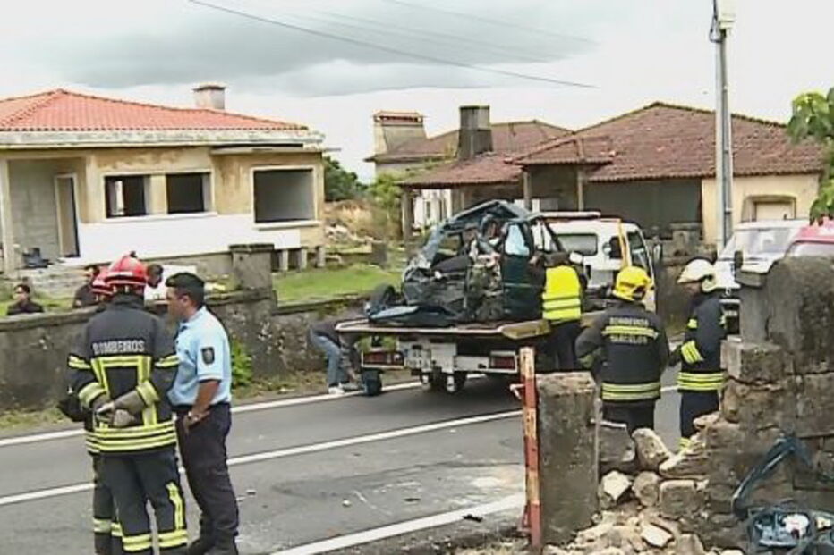 Avós e neta de 10 anos morrem em colisão de carro com comboio em Barcelos