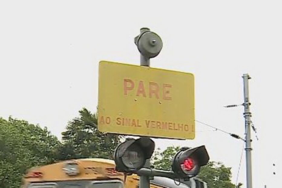Avós e neta de 10 anos morrem em colisão de carro com comboio em Barcelos
