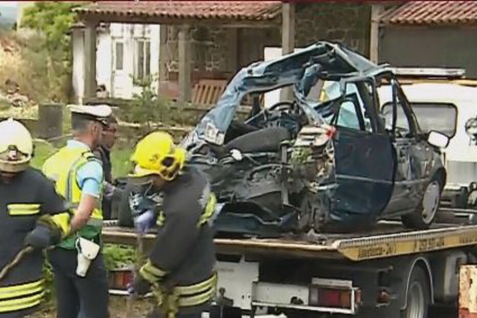 Avós e neta de 10 anos morrem em colisão de carro com comboio em Barcelos