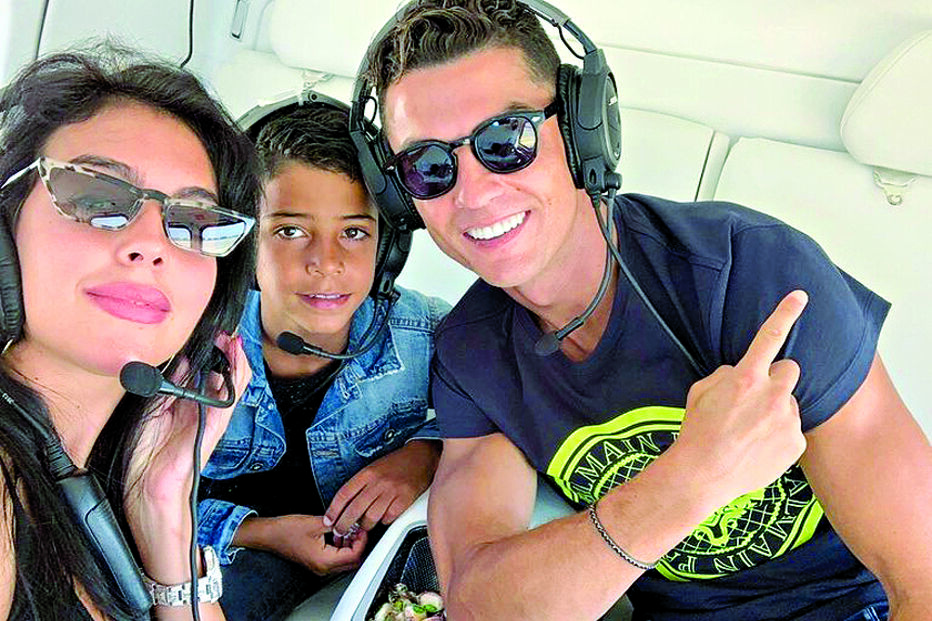 Cristiano Ronaldo parte para novo destino de férias com a família