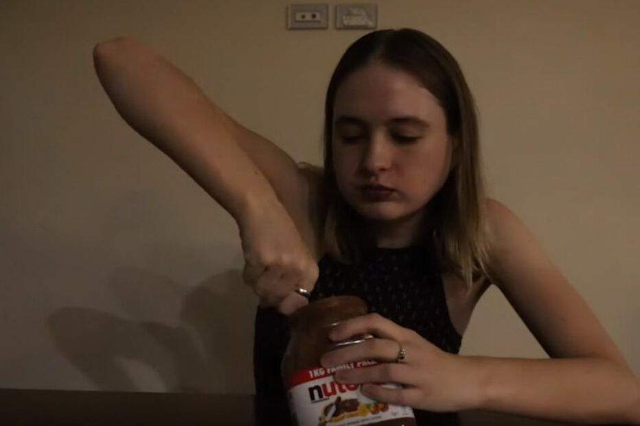 Ex-modelo devora um quilo de nutella em quatro minutos