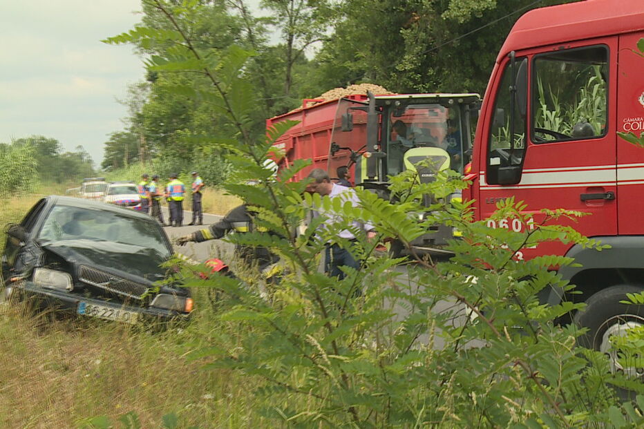 Mulher ferida após carro que conduzia cair dentro de uma vala em Coimbra