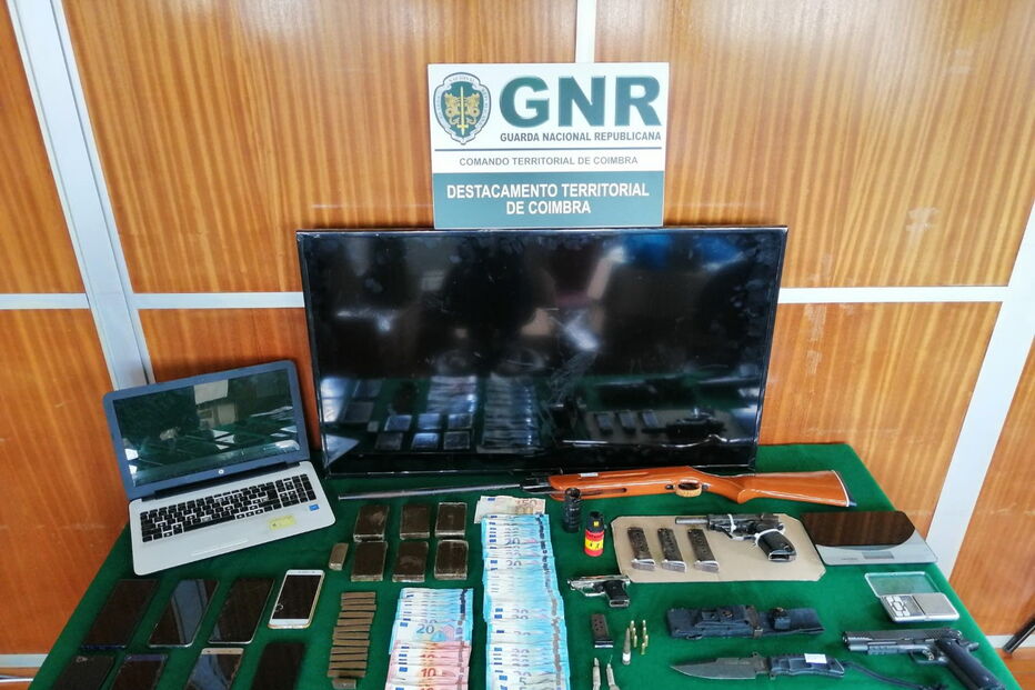 Mulher e jovem detidos por tráfico de droga em Coimbra 