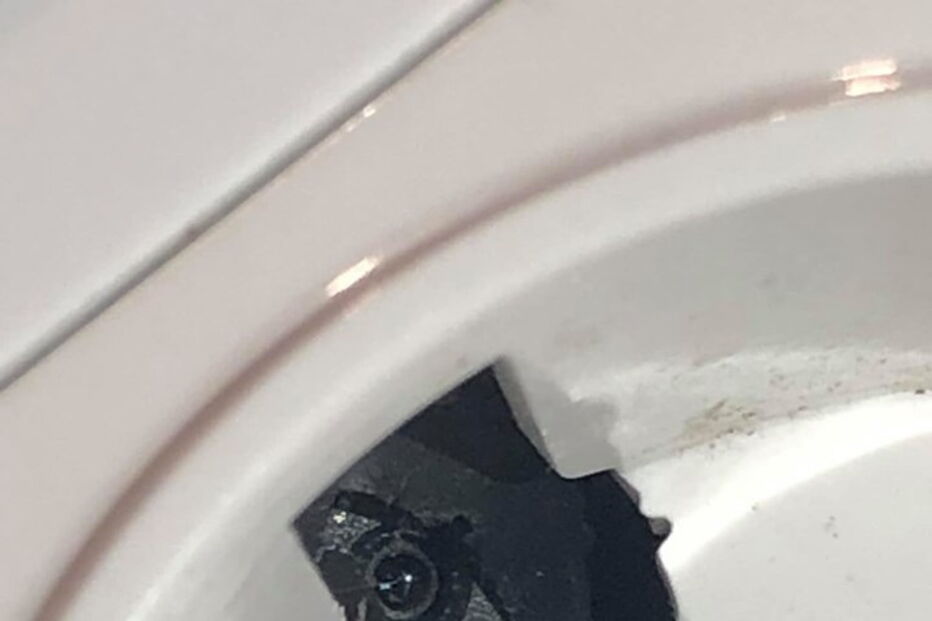 Câmara oculta encontrada na casa de banho de casa de turistas em Matosinhos