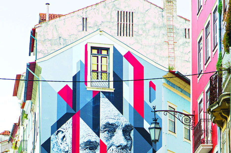 Memórias fabris na baixa de Coimbra, nas Escadas de São Bartolomeu, pelo artista João Samina