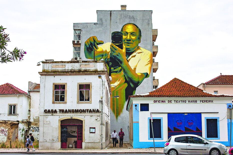 O fotógrafo do Barreiro para o País. Obra do artista Sérgio Odeith na Avenida da Praia, no Barreiro 