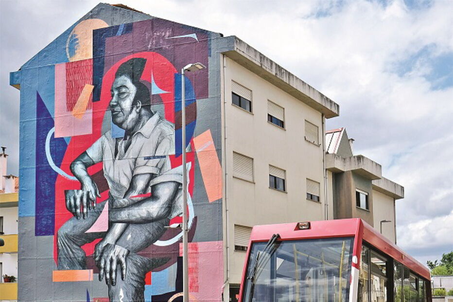 Dom Zeferino no centro histórico de Viseu do artista DRAW & CONTRA na Rua Augusto Hilário, Viseu 