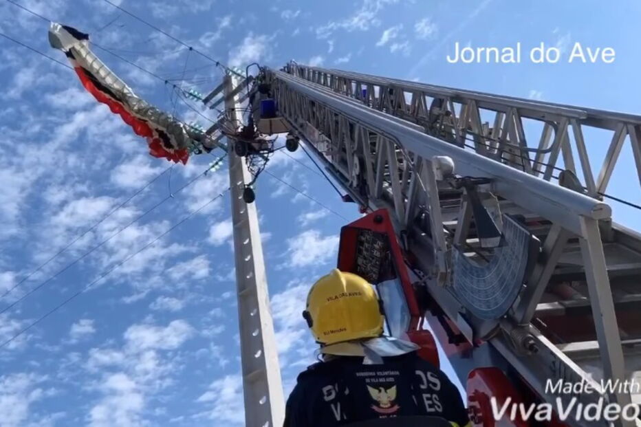 Parapente embate contra cabo elétrico em Santo Tirso