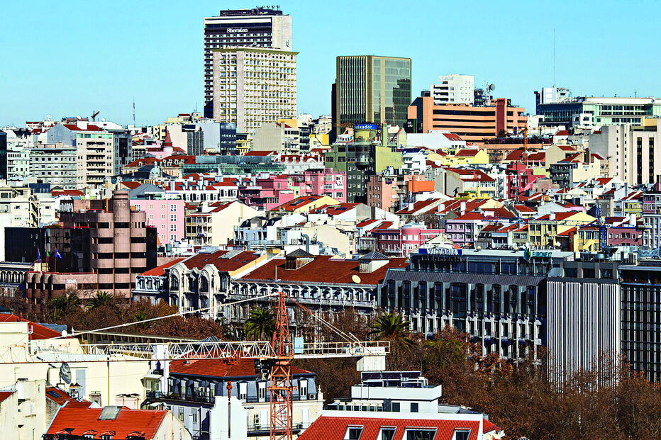 Transações em dinheiro  estão limitadas, desde 2017, aos três mil euros caso seja residente ou dez mil se não for morador  