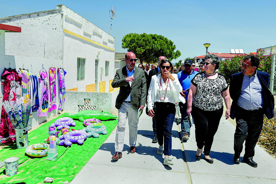 Entrega de títutos foi feita pelo ministro do Ambiente, João Matos Fernandes, e pela ministra do Mar, Ana Paula Vitorino  