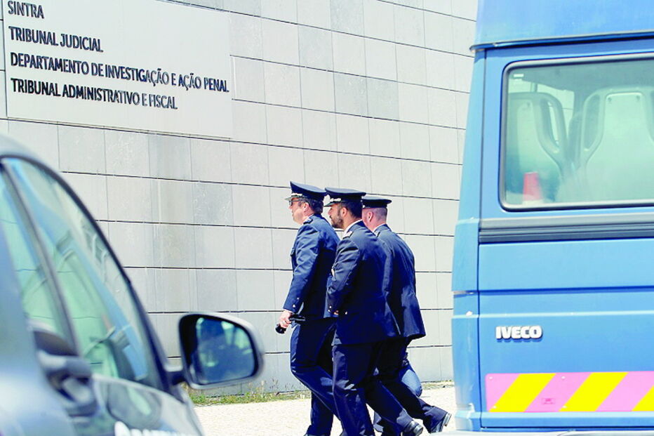 Polícias julgados em Sintra 