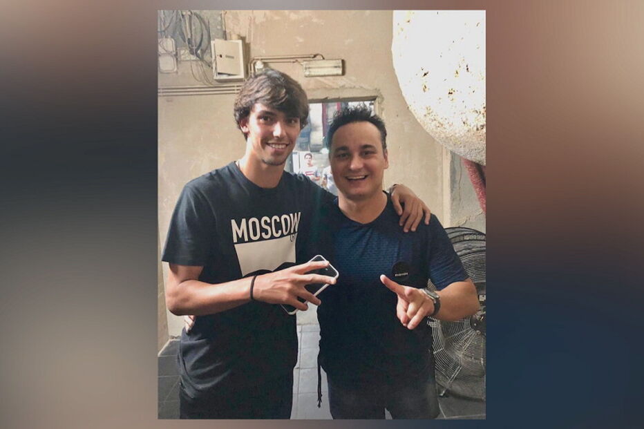 João Félix diverte-se em zona VIP de discoteca em Viseu