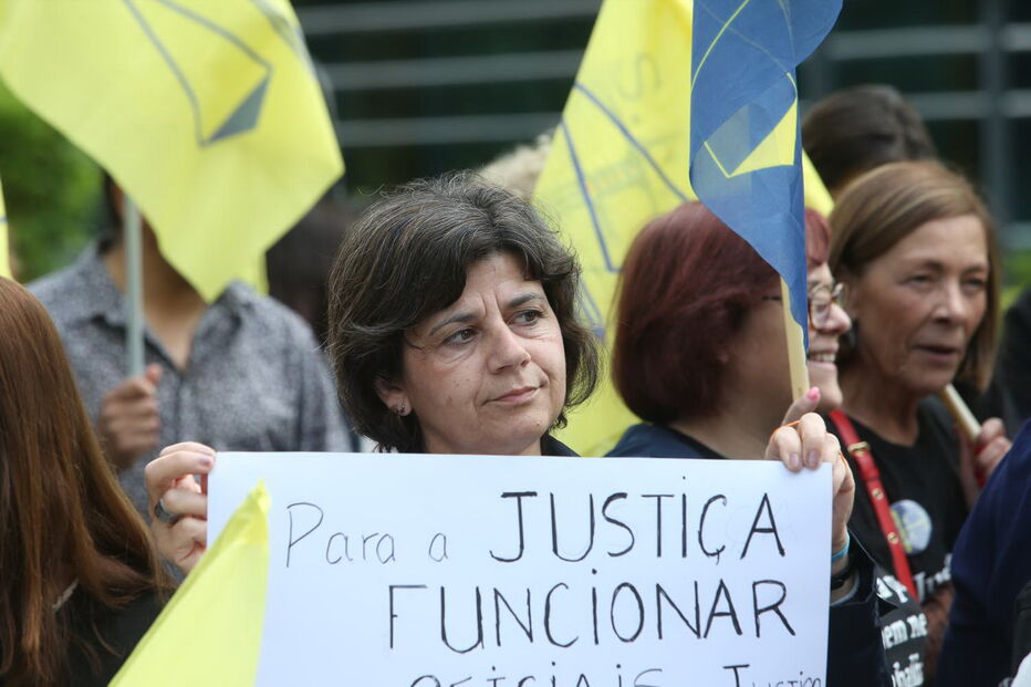 Funcionários judiciais cumprem primeiro de cinco dias alternados de greve nacional