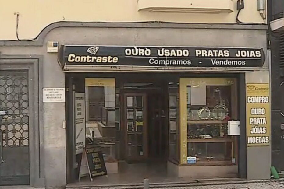 Ourivesaria assaltada no centro do Porto através de buraco no teto